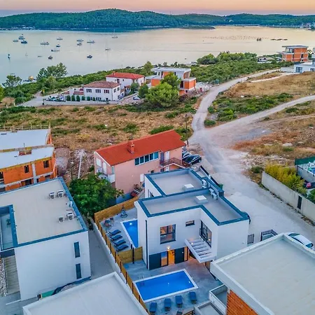 Rougemarin - Marin With Private Pool Медулин