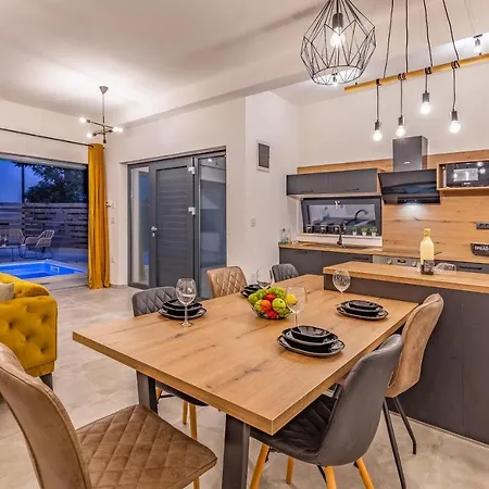 Rougemarin - Marin With Private Pool