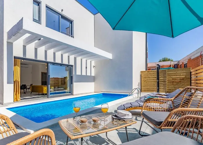 Rougemarin - Marin With Private Pool 빌라 *