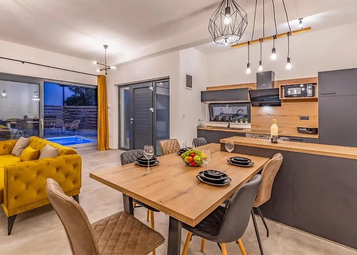 Rougemarin - Marin With Private Pool